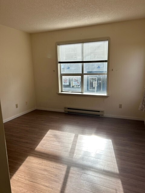 Photo - 832 Fisgard St