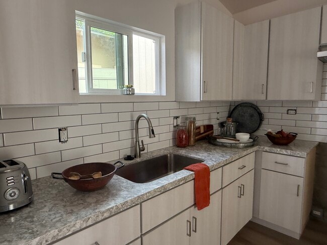 Photo - 3059 Sycamore Ave