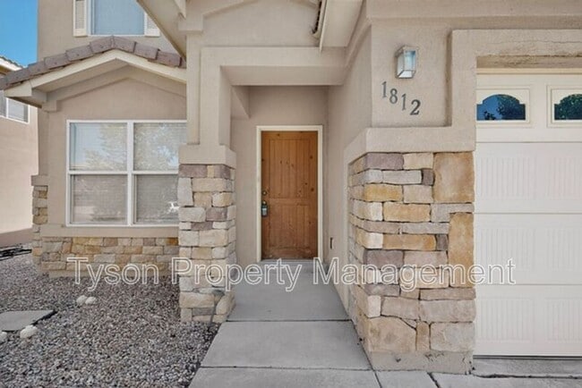 1812 Black Gold St SE