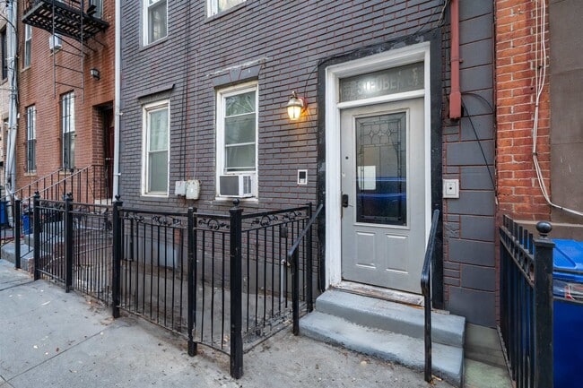 Building Photo - 162 Steuben St Unit 2