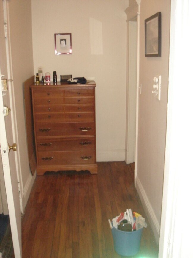 Photo - NO FEE 9/1 large sunny 1 bed in Packards Corner near BU August 1  Students ok