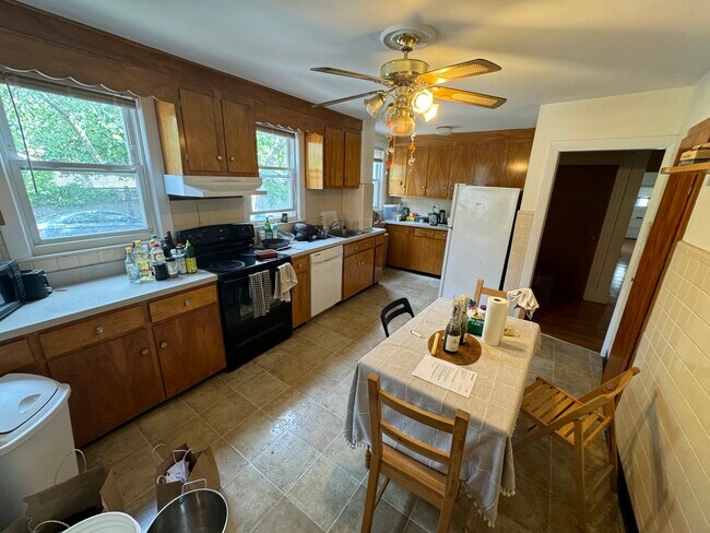 Photo - 1539 Cambridge St Unit 1