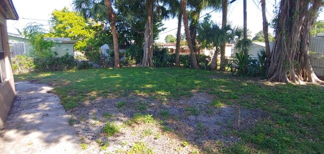Building Photo - 830 NW 38th Ave Rental