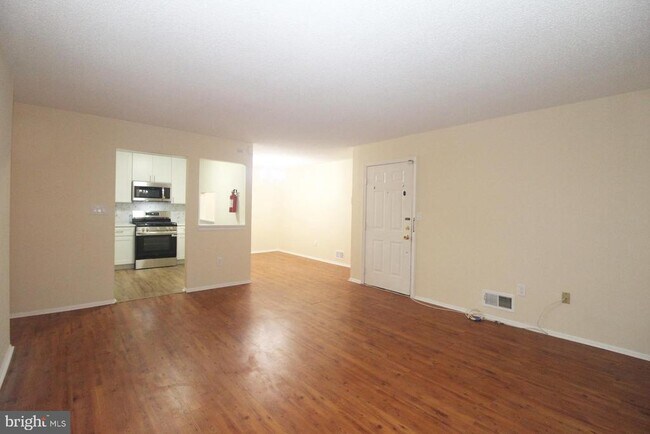 Photo - 58 CHAMBORD Ct Apartamento