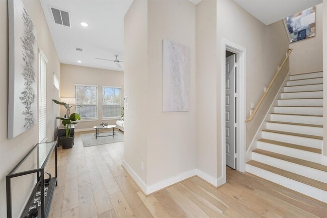 Photo - 303 Queen Sude Ln