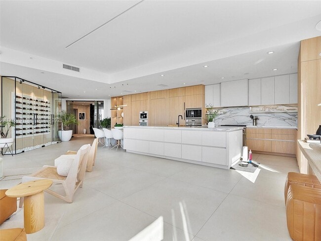 Photo - 21 Isle of Venice Dr Unit PH1