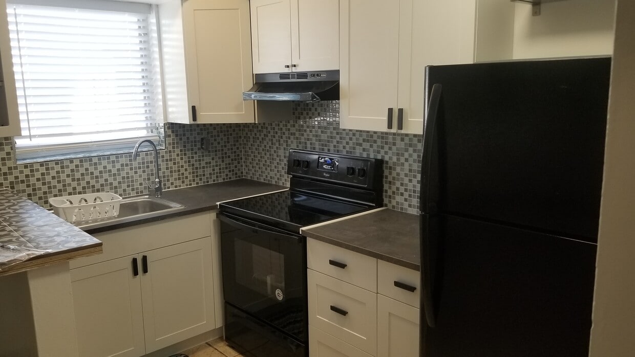 Photo - 619 NE 7th St (Hallandale Beach, FL)