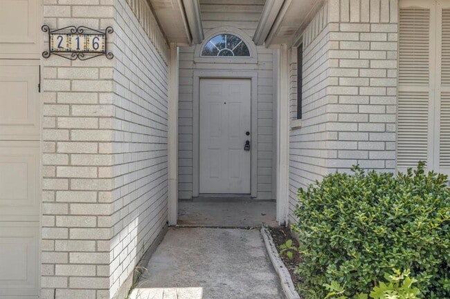 216 Meadowside Dr