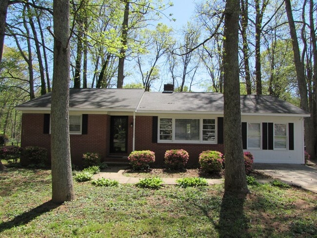 Photo - Lovely 3 Bed/1.5 Bath Home - Meadowbrook Subdivision in Salisbury - Large Back Deck - Wooded Back...