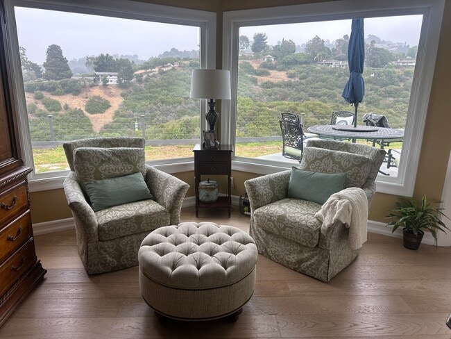 Family room - 27078 Sunnyridge Rd