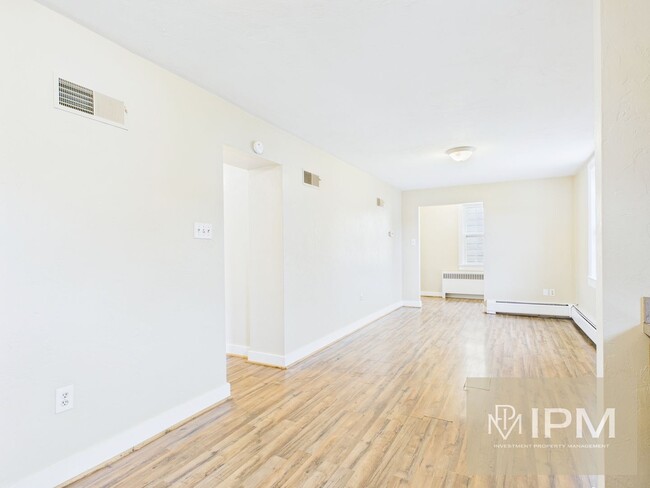 Building Photo - 44 N Main St Unit 44 N Main St Apt A