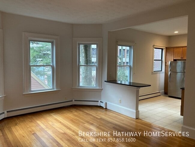 Photo - 14 Trowbridge St Unit 8