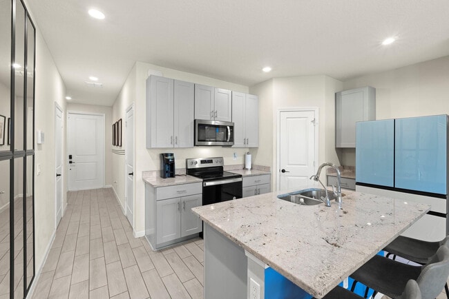 Photo - 1653 Lindley St