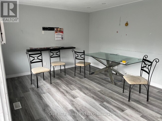 Photo - 136 Appel St