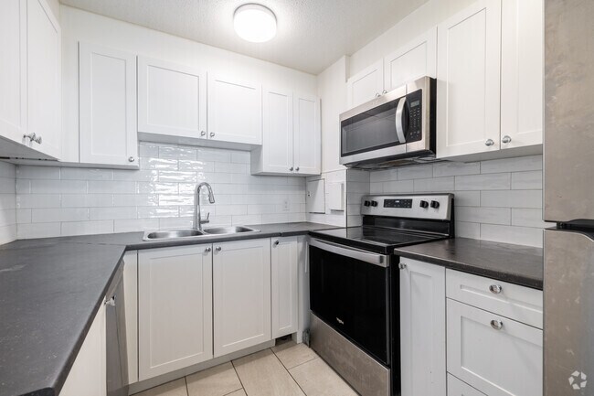 1BR, 1BA - Cuisine - 2880 Carling Avenue