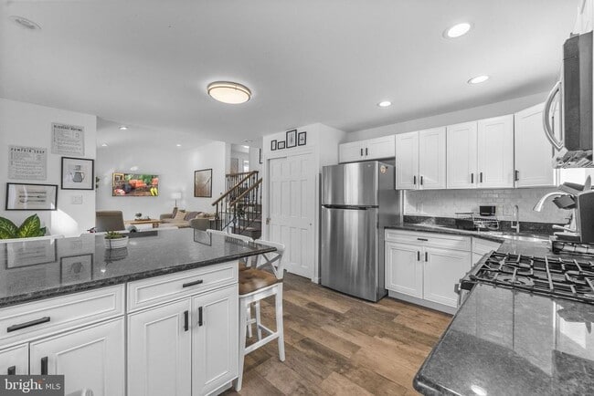 Photo - 191 Lakeshore Dr