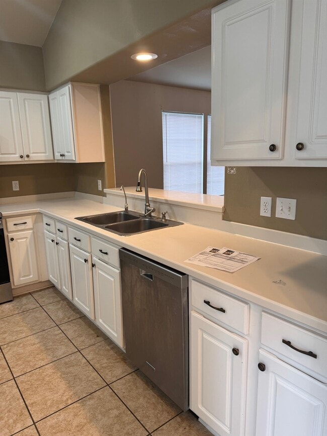 Photo - 2186 Heathrow Dr