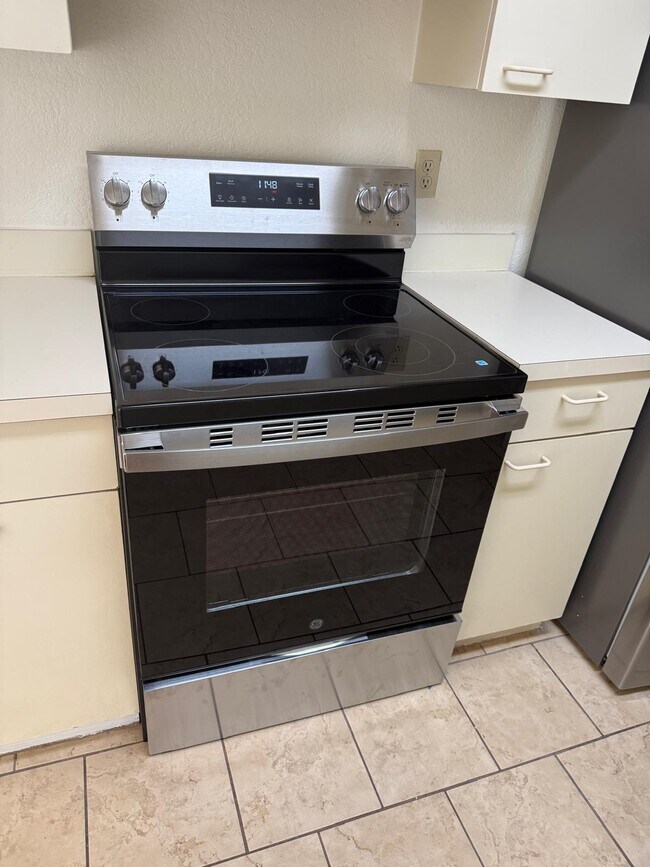 2550 N Alafaya Trail
