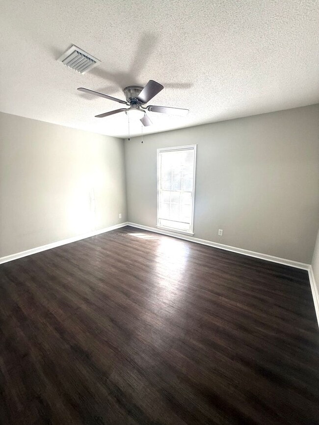 Photo - ** 4 bed 2 bath located in Woodmere Park *...