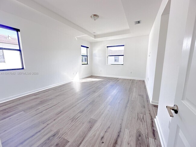 Photo - 244 NE 210th Way