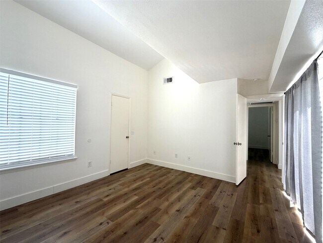 Photo - 9809 Richmond Ave Unidad 5