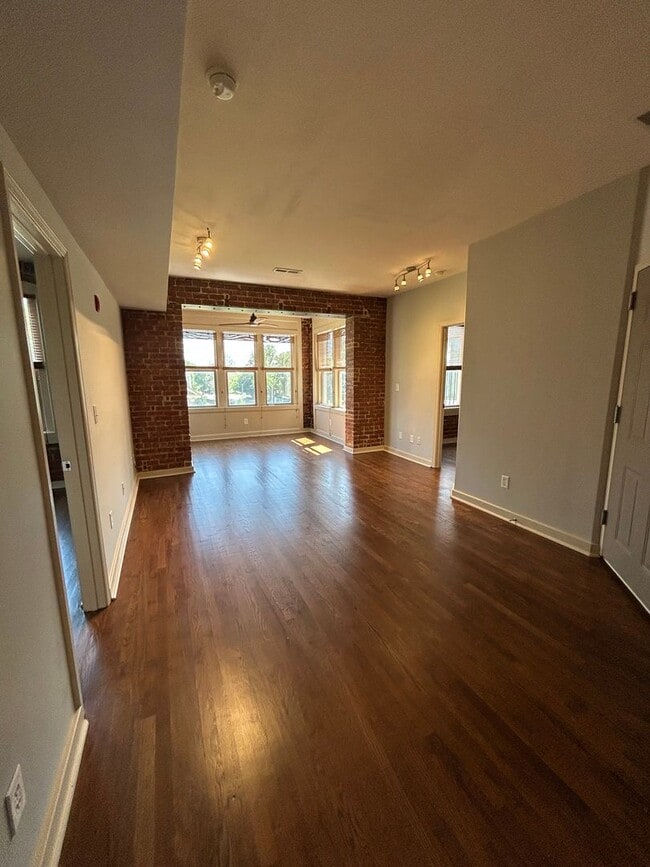 Building Photo - Urban Charm Meets Cozy Comfort – Stylish 2... Unit 302 Rental