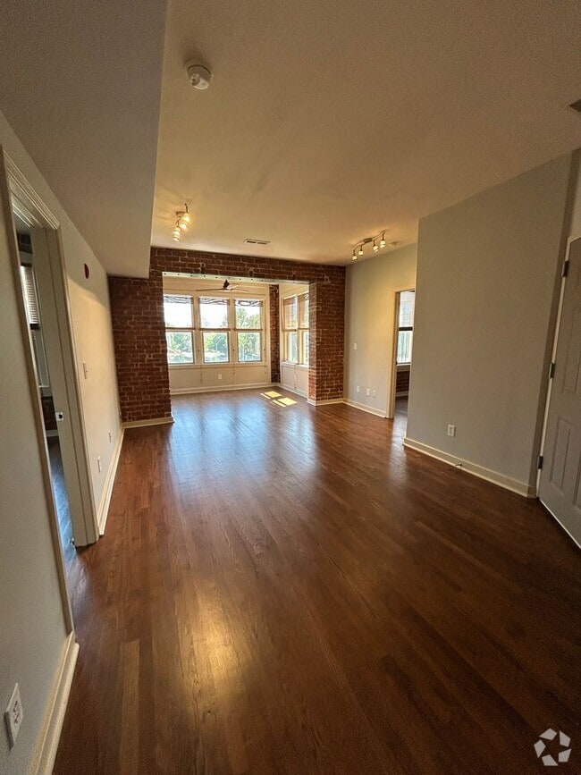 Building Photo - Urban Charm Meets Cozy Comfort – Stylish 2... Unit 302 Rental