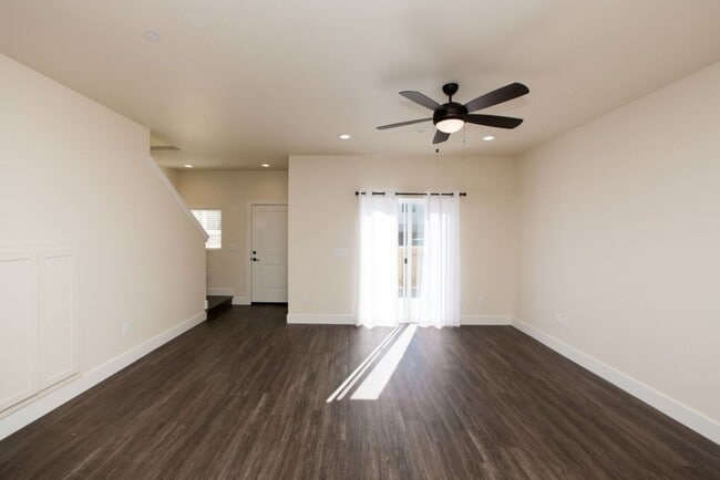 Photo - 533-533 Grande Ave Unit 533 Grande Ave