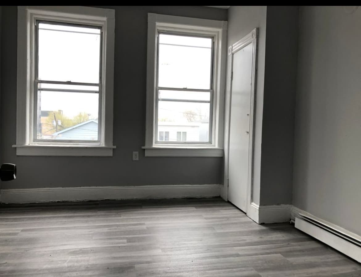 Photo - 85 E 25th St