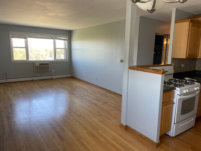 Photo - 4600 N Cumberland Ave Unit 513