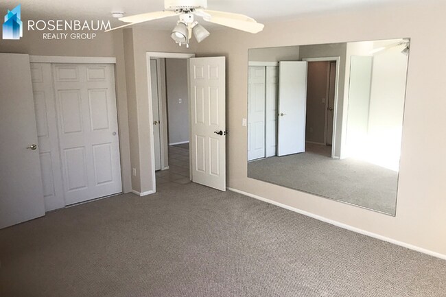 Gorgeous 4-bedrooms, 2-baths home with den in Peoria!
