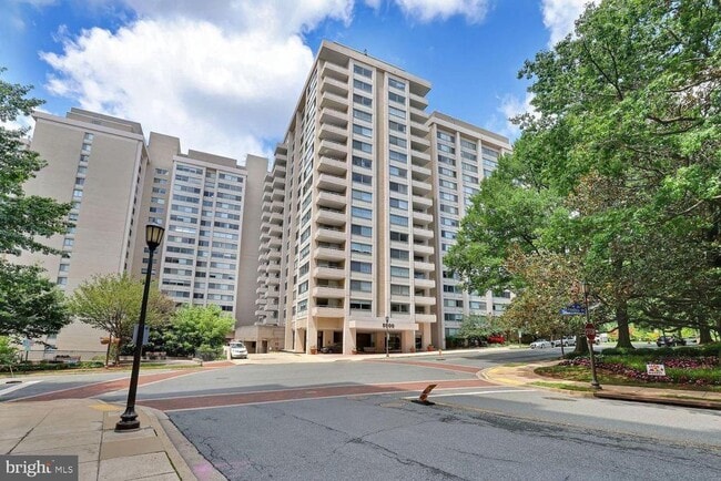 Building Photo - 5500 Friendship Blvd Unit 1128N
