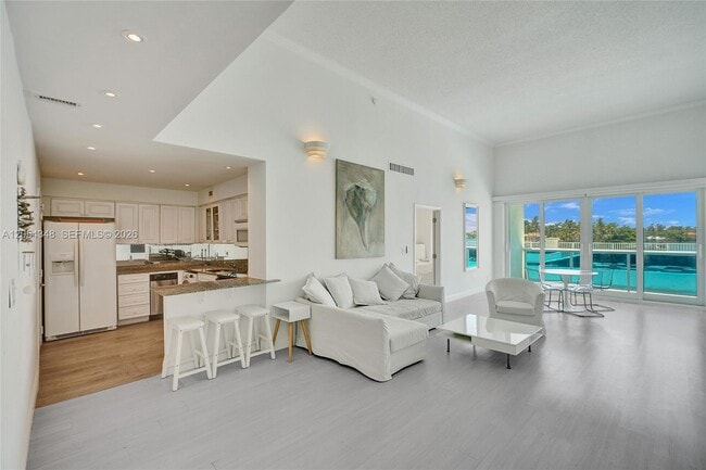 6770 Indian Creek Dr Unit T-O