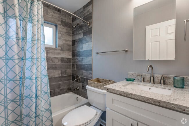 2BR, 1BA - 850 SF