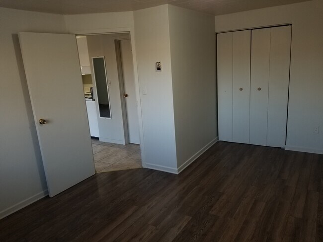 Photo - 660 Wyandotte St W