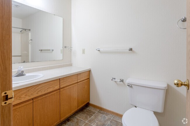 2BR, 2BA - 1368 SF