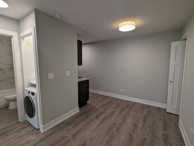 Photo - 511 W Barry Ave