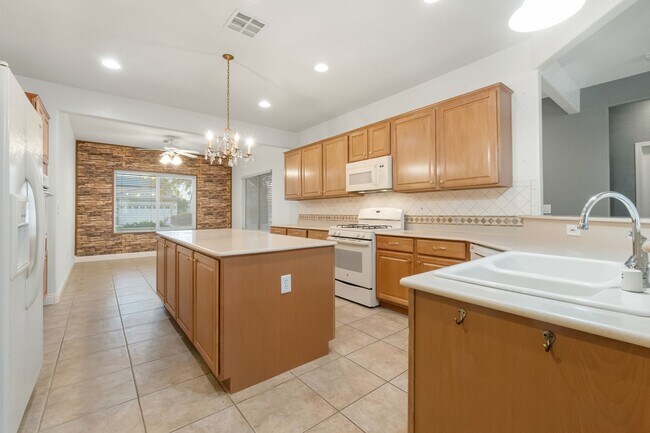 Photo - 55+ Golf Course Community, Stunning 2 Bedroom home!