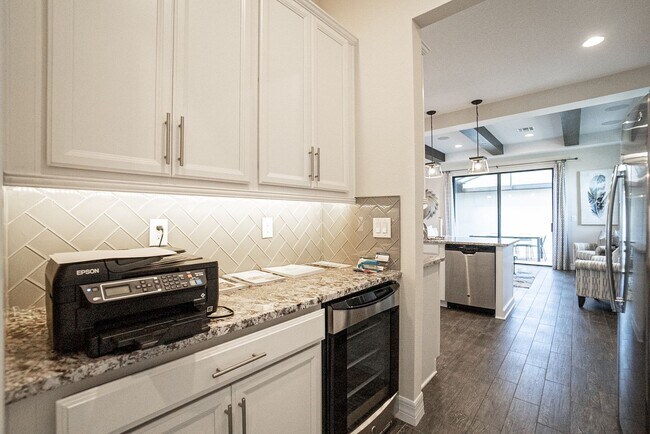 Photo - 3/2.5 Beautiful Model Townhome with Screened Courtyard & 2 Car Garage