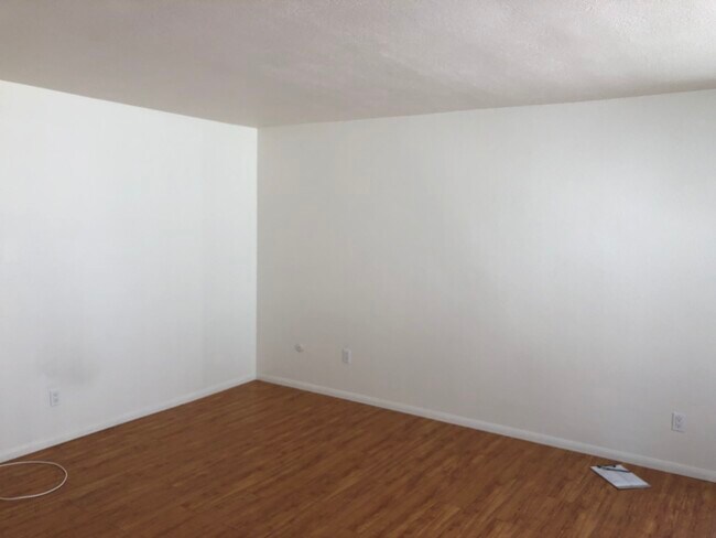 Living area - 714 E Magnolia Blvd Unidad Apt. D