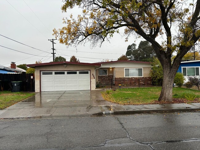 Building Photo - 606 E Colorado St Rental