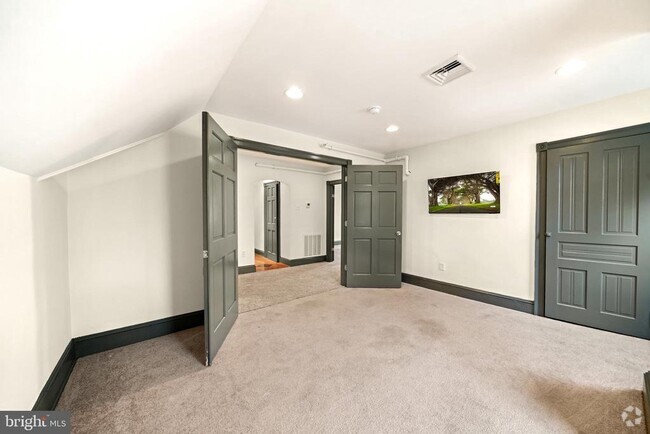 Building Photo - 119 S Broad St Rental