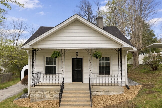 Building Photo - Beautifully Renovated Home in the Heart of Carthage – Character, Charm, and Modern Updates