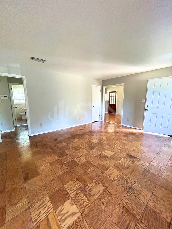 Photo - 2688 Cheshire Dr S