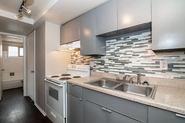 Building Photo - 809 N Dexter St Unit 202