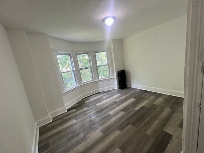 Photo - large house very nice close to everything