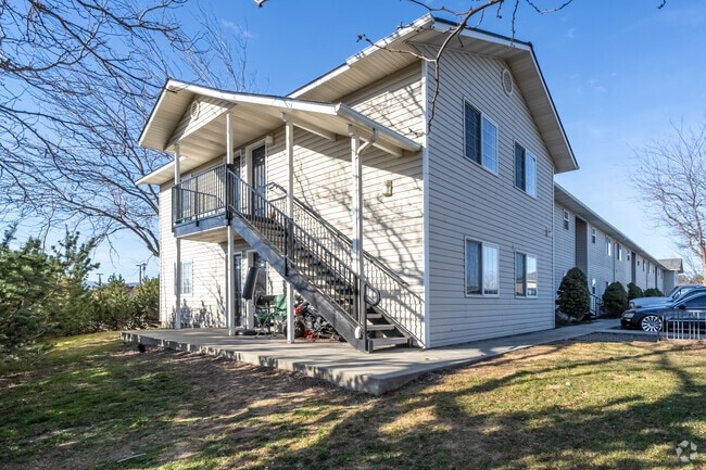 Studio - 440SF - Entry to Unit