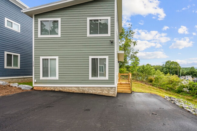 Building Photo - West AVL Cottage 112