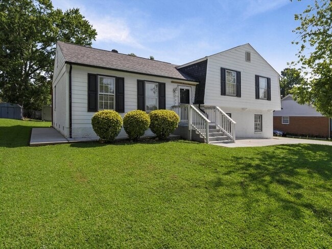 Photo - 335 Meadowdale Ln