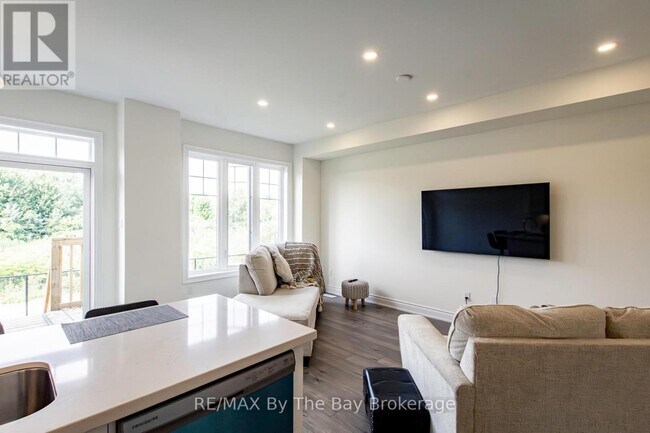 Photo - 18 Little River Xing